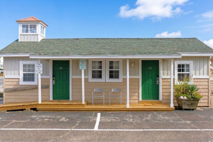 Seahorse Inn and Cottages