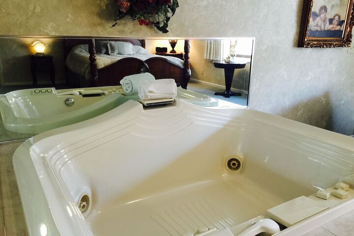 Hot Tub 49 of 52