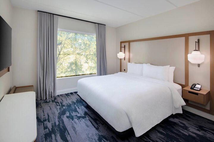 Room 13 of 27