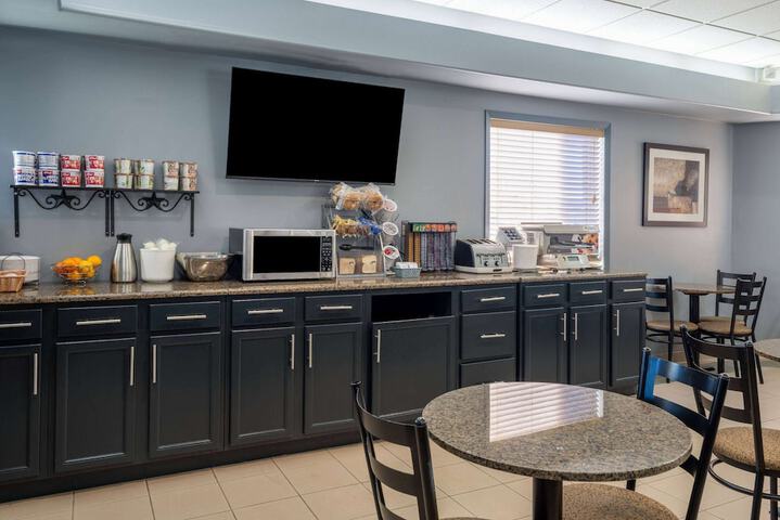 Super 8 by Wyndham Edmonton International Airport