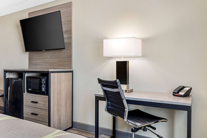 Room 17 of 25