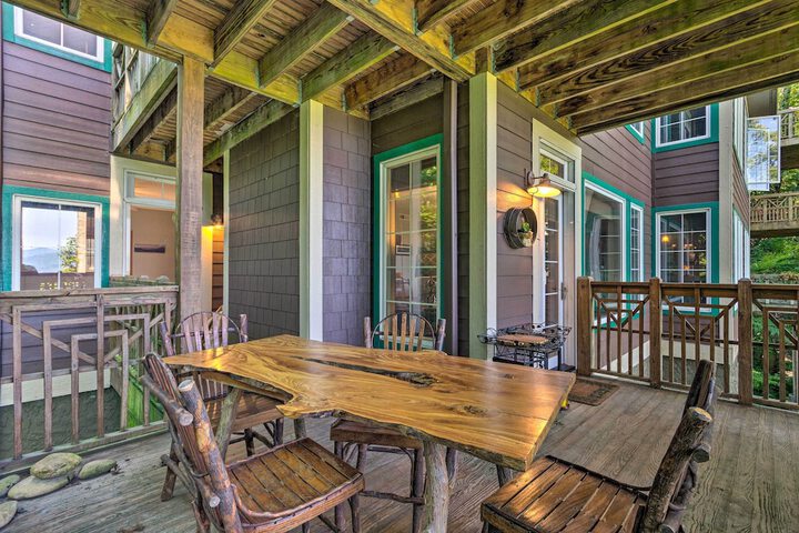 Mountain Air Condo w / Deck & Views Pets Welcome!