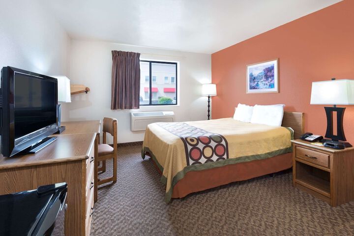 Room 10 of 15
