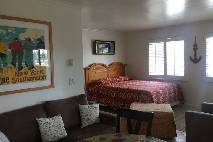 Room 32 of 66