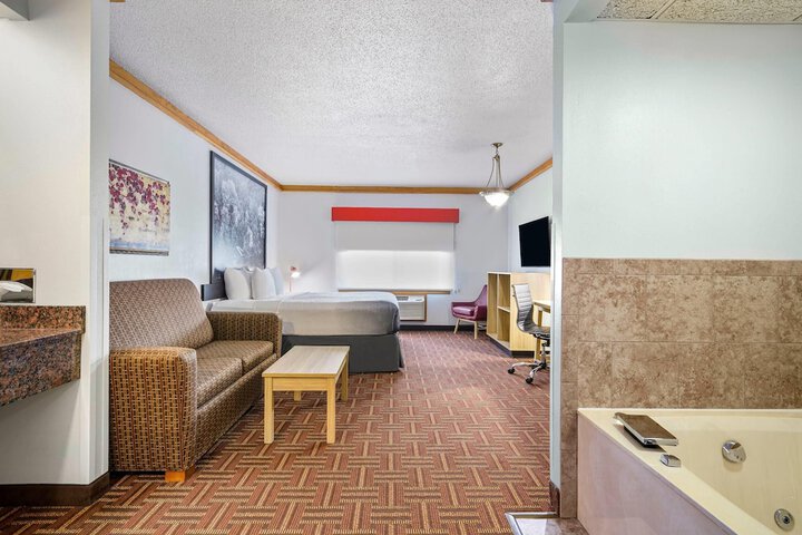Super 8 by Wyndham Eveleth