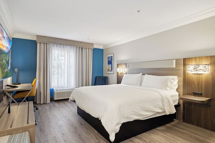 Holiday Inn Express Hotel & Suites Vacaville by IHG