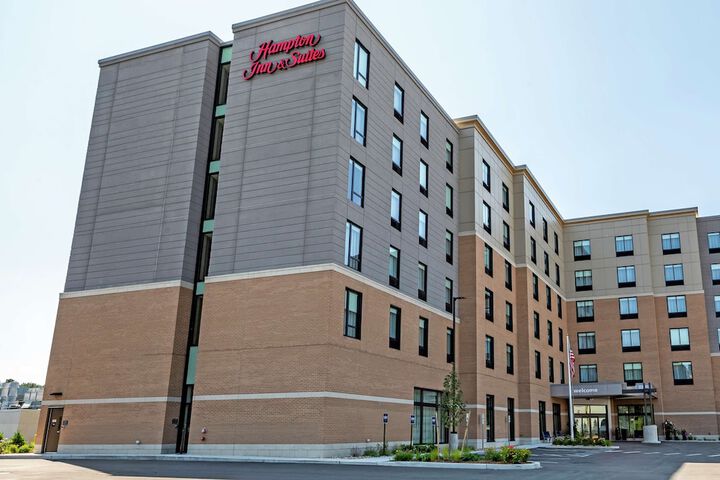 Hampton Inn & Suites Boston / Waltham