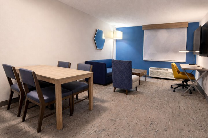Holiday Inn Express Hotel & Suites St. Paul-Woodbury by IHG