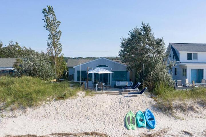 Chic Beach House: Waterfront Vineyards, Hot Tub