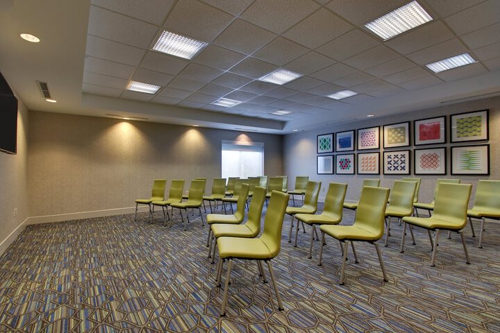 Holiday Inn Express & Suites Morris by IHG
