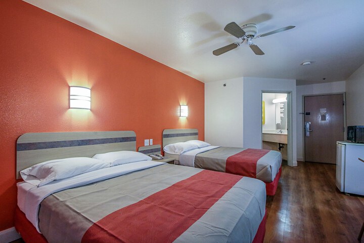 Room 26 of 32