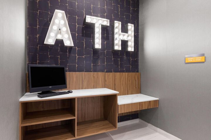 La Quinta Inn & Suites by Wyndham Athens I-65