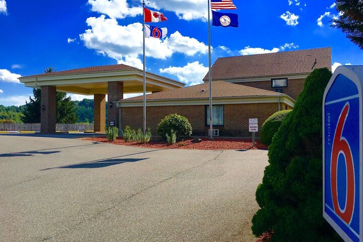 Motel 6 Hillsville VA