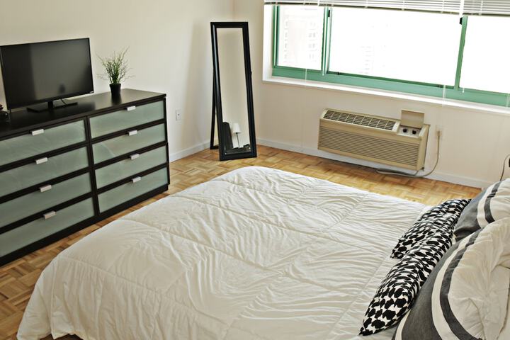 Room 6 of 9