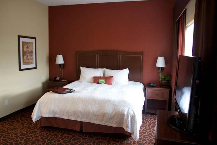 Hampton Inn & Suites Watertown