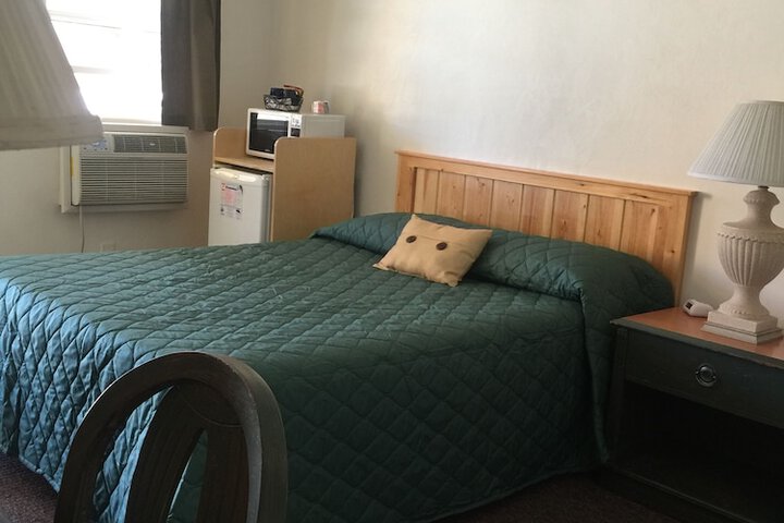 Rustic Inn Motel