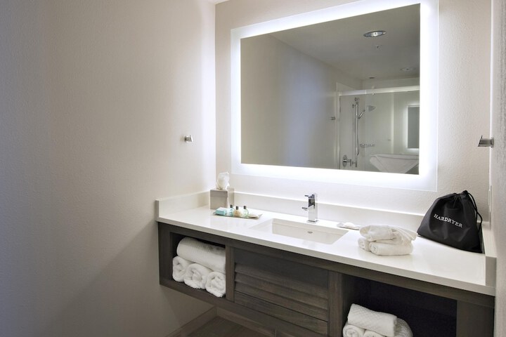 Island House Hotel Orange Beach - a DoubleTree by Hilton