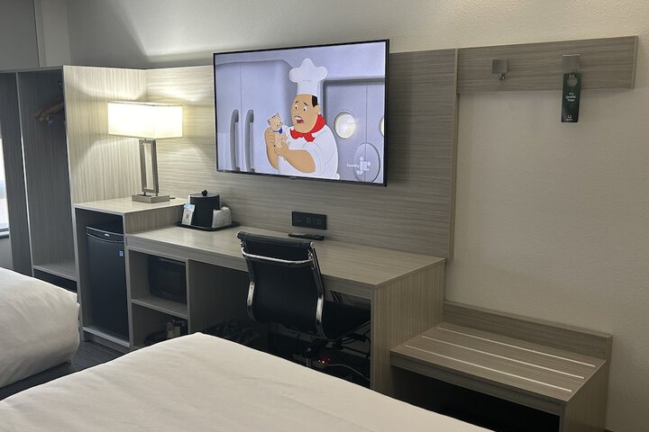 Room 34 of 64