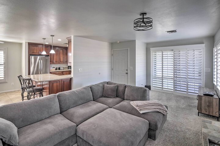 Parker Home on the Colorado River w / Views!