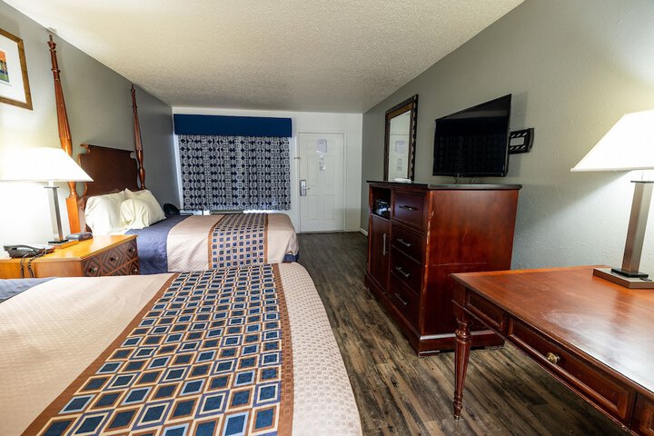 Room 17 of 40