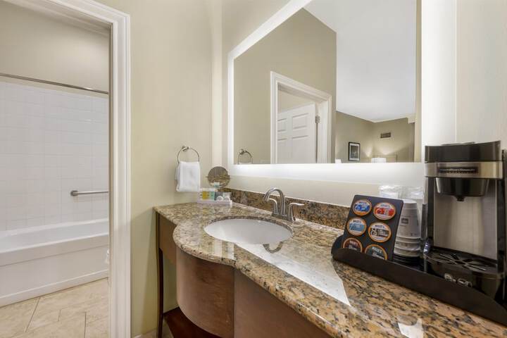 Best Western Plus Swiss Chalet Hotel & Suites