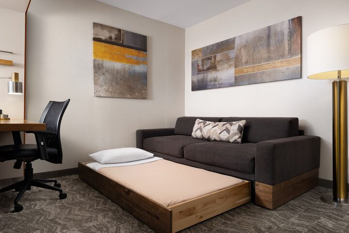 Room 19 of 37