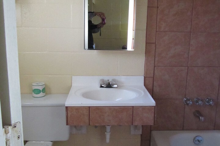 Room 5 of 12