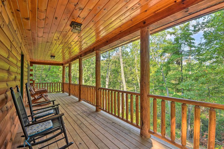 Secluded Cabin w / Deck 13 Miles to Downtown Murphy
