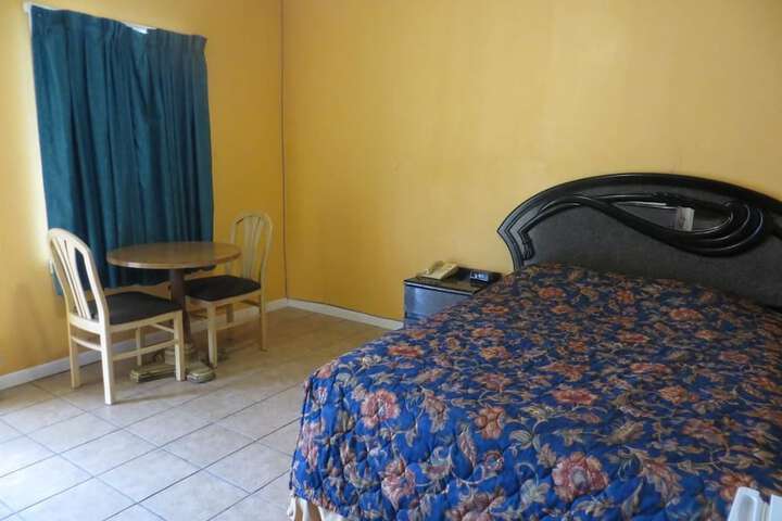 Room 6 of 13