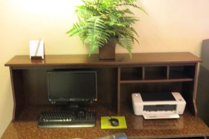 Business Center 68 of 70