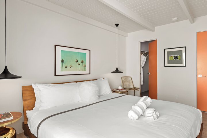 Room 18 of 28