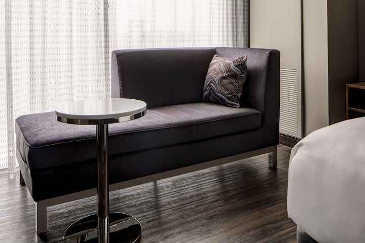 Lounge 78 of 102