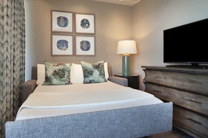 Pier House Resort & Spa