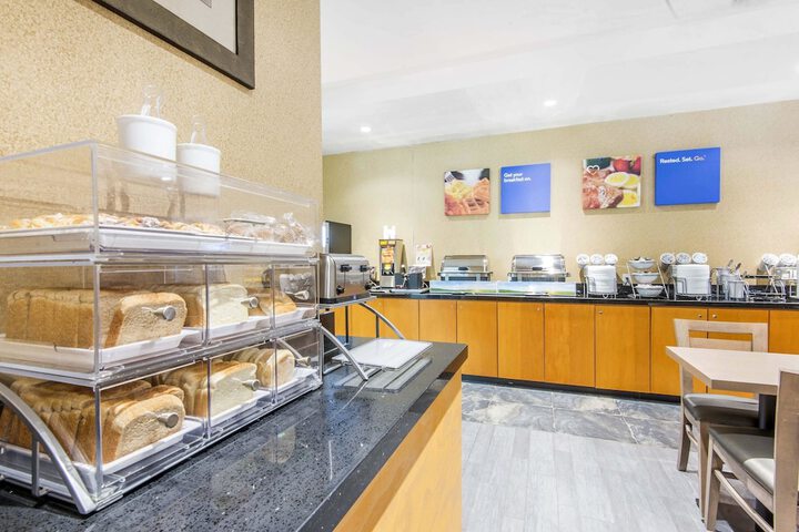 Comfort Inn & Suites