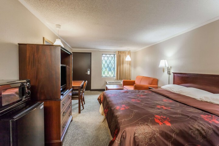 Knights Inn Farmington Hill