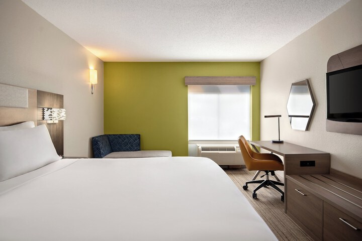 Holiday Inn Express Hotel & Suites Fredericksburg by IHG