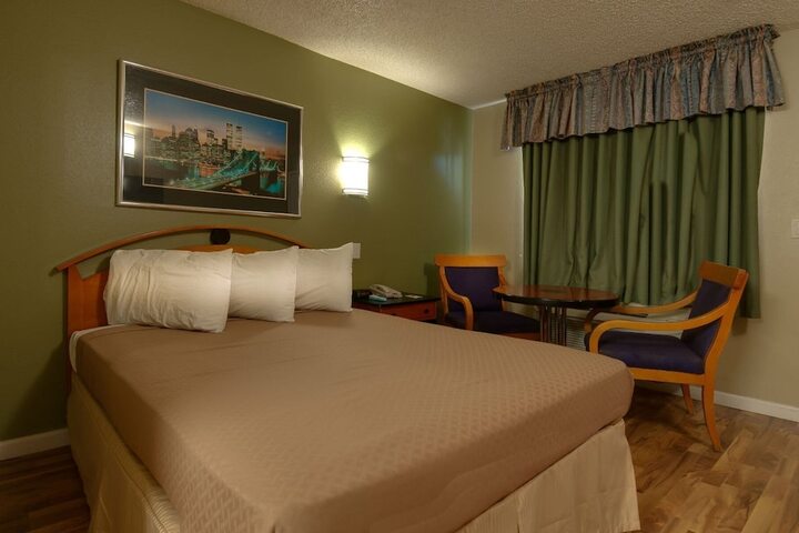Room 8 of 24
