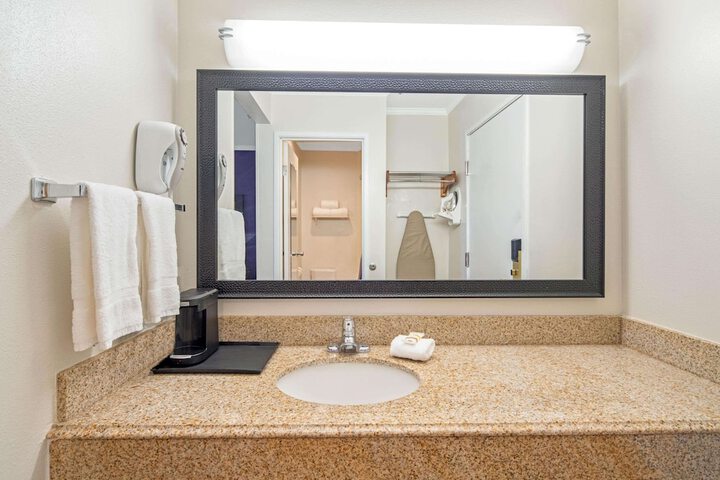 Room 35 of 67