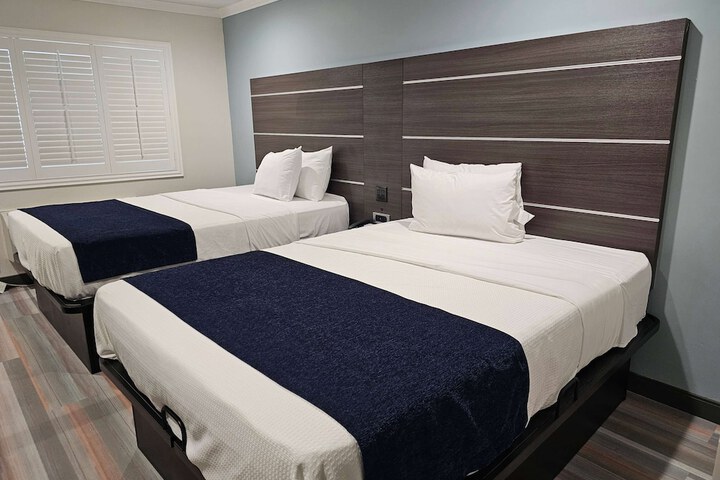 Travelodge by Wyndham Fullerton Near Anaheim