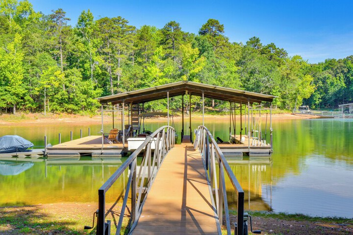 Waterfront Hartwell Apartment w / Dock Access!