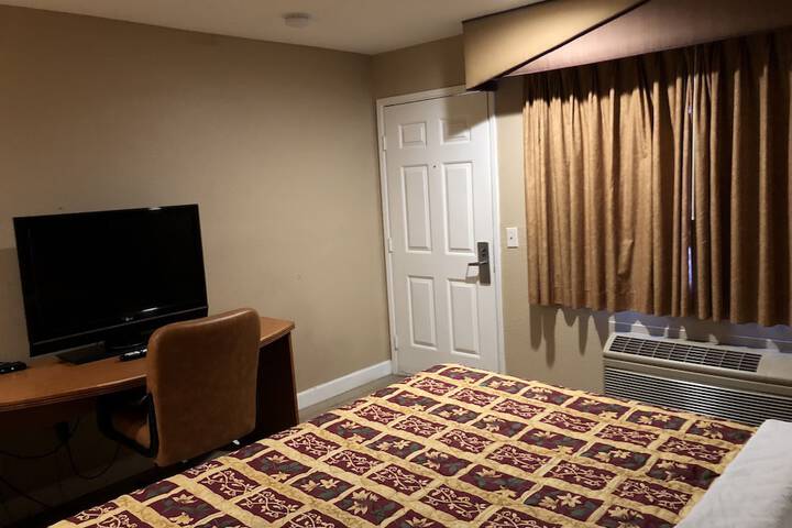 Room 9 of 26