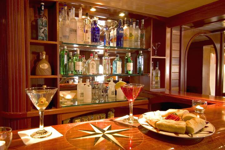 Lounge 51 of 70