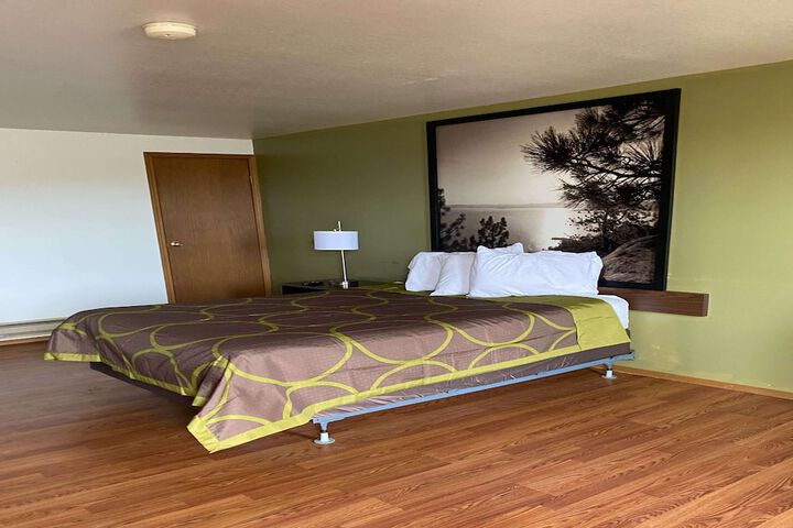 Room 18 of 38