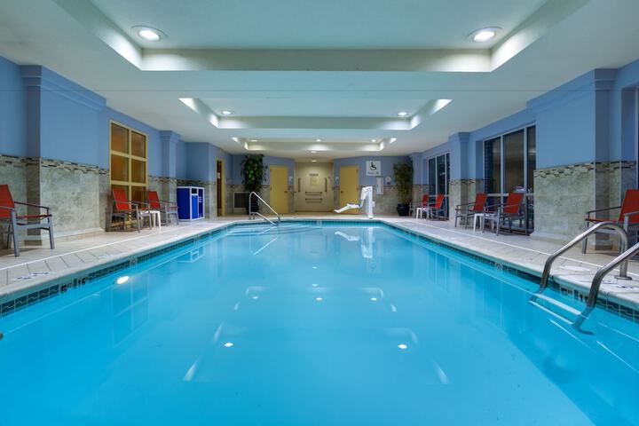 Holiday Inn Express Tower Center by IHG