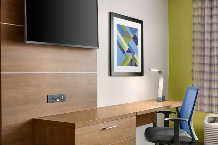 Holiday Inn Express & Suites Salisbury by IHG