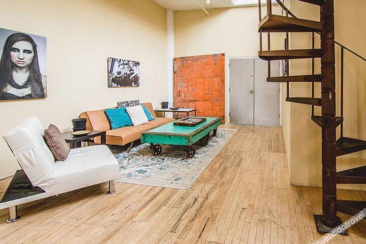 Penthouse Loft in The Heart of Downtown
