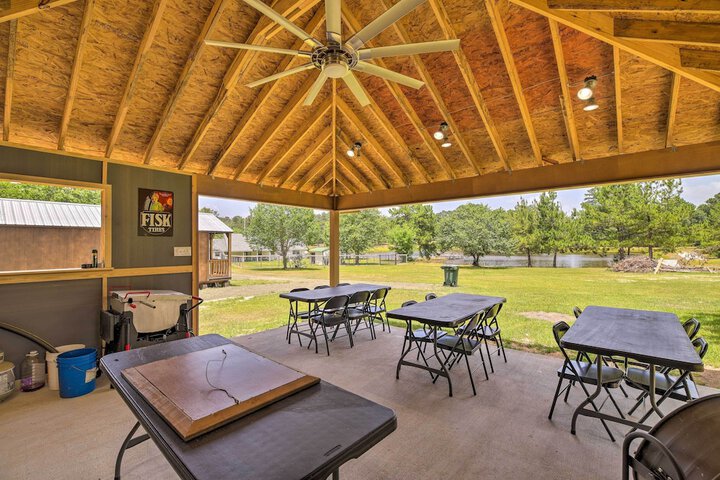 Stylish Woodville Cabin: Fishing Dock Access!