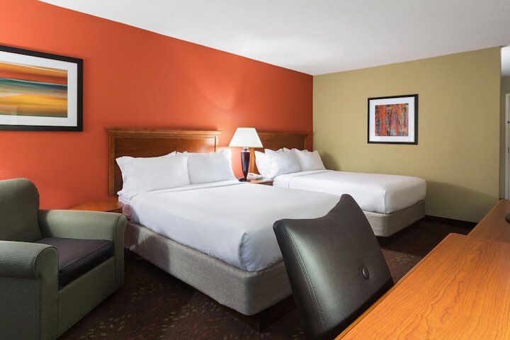 Holiday Inn Cincinnati-Riverfront by IHG