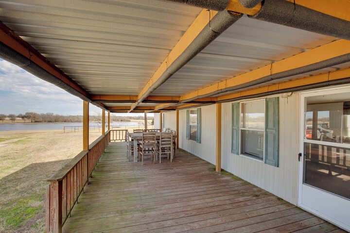 Game Room Fireplaces, On-site Lake! Kaufman Home