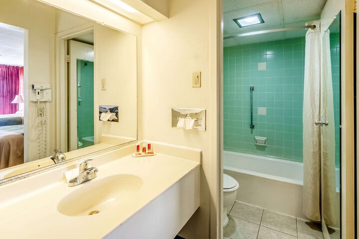 Room 14 of 22